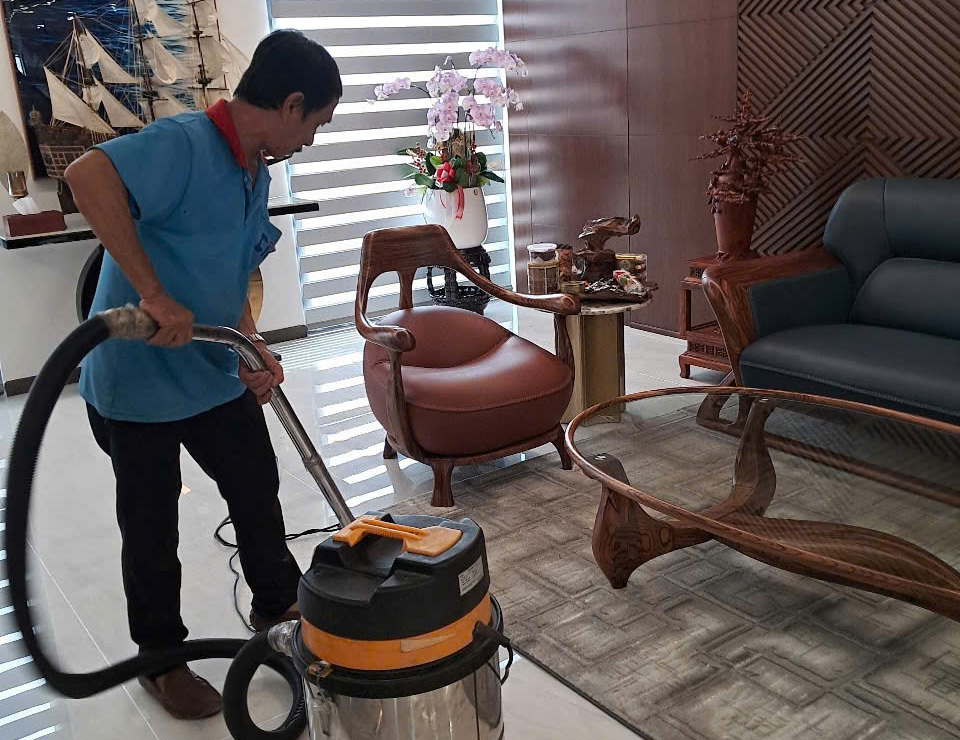 Hút khô bằng máy công nghiệp