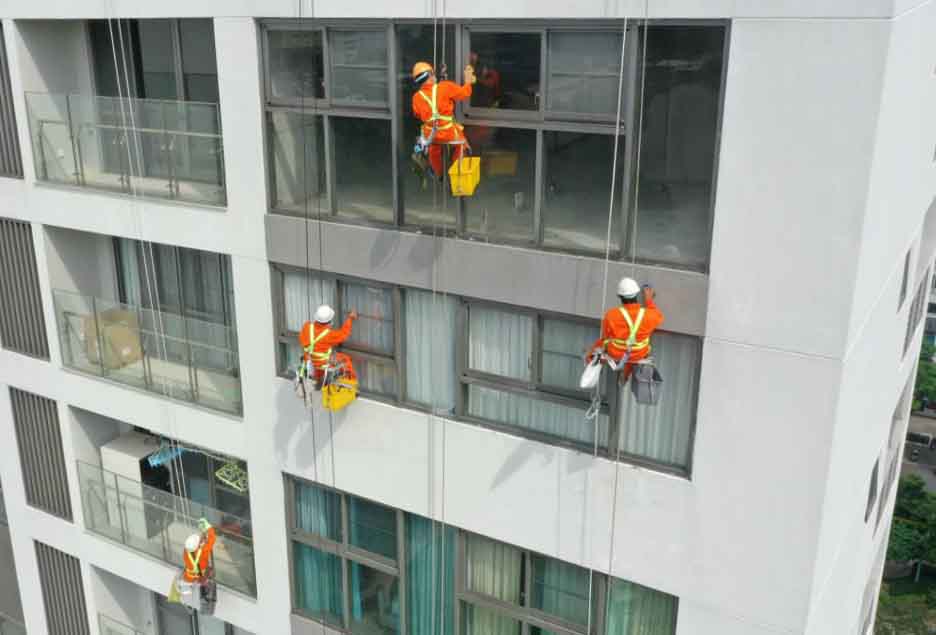 Lợi ích khi vệ sinh kính định kỳ